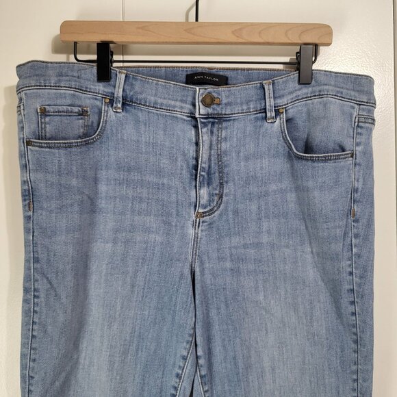 ANN TAYLOR Womens SZ 14 The Skinny Modern Fit Jeans Light Wash Raw Hem Ankle - Picture 2 of 13